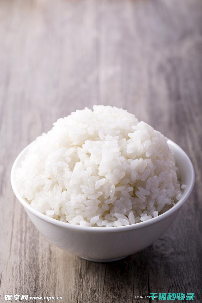 米饭松软的秘诀：从浸泡到蒸煮的全面指导 (米饭松软的秘诀是什么)