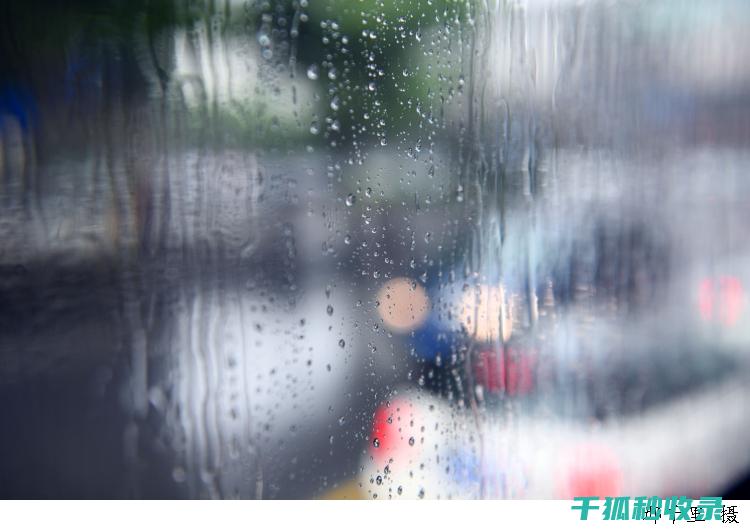 雨刮器清洁技巧：让你的驾驶视野始终保持清晰 (雨刮器清洁技巧视频)