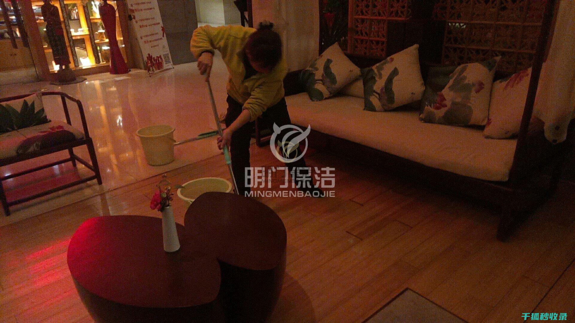 布艺沙发清洗后的防氧化处理，保持色泽 (布艺沙发清洗服务)