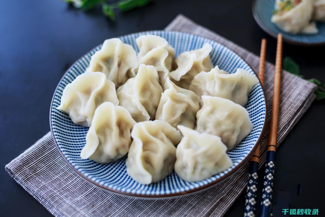 饺子馅豆子突然变色，这背后的原因是什么？ (饺子馅豆子突然碎了)